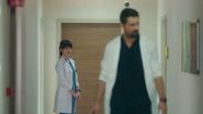 Episod NOU "Doctorul minune", vineri, 6 noiembrie 2021. Posturile medicilor rezidenți, în pericol. Ce face Nazlî în apărarea colegilor