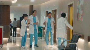 Episod NOU "Doctorul minune", vineri, 6 noiembrie 2021. Posturile medicilor rezidenți, în pericol. Ce face Nazlî în apărarea colegilor