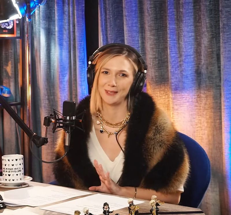 Adela Popescu Adela Popescu a avut o pasiune pentru muzică încă de mică