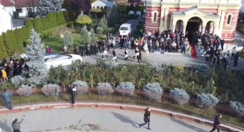 Cortegiul funerar în drum spre biserică