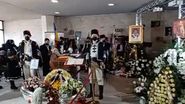 Sicriul în care se află Petrică Mîțu Stoian, depus la Teatrul Marin Sorescu din Craiova