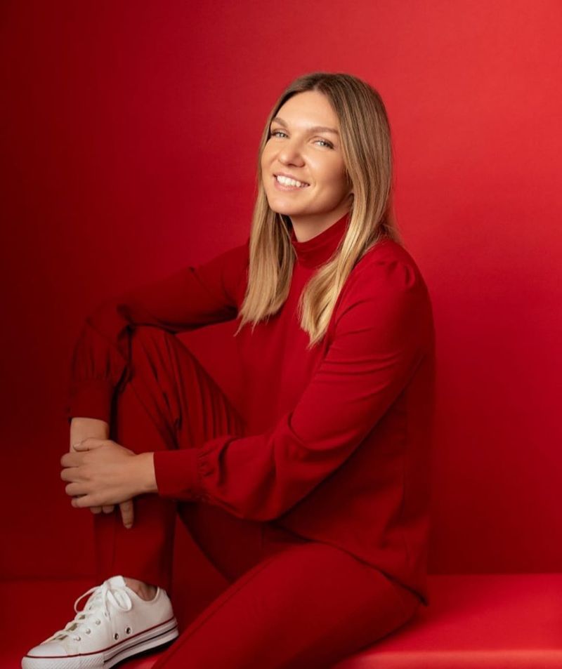 Simona Halep  Simona Halep și- angajat o menajeră, pentru a o ajuta la treburile casnice