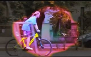 C&acirc;t costă bicicleta Deliei cu care se plimbă des prin Capitală