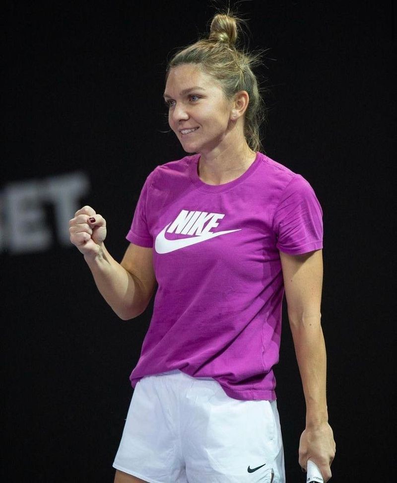 Simona Halep Simona Halep a încheiat sezonul cu retragerea sa din competiția de la Linz, Austria, în urma unei accidentări la genunchi