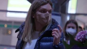 Simona Halep  Simona Halep poartă cea mai sigură mască de protecție din lume, care dezactivează virusurile