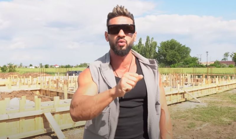 Dorian Popa Dorian Popa este pe cai mari! Artistul a dat lovitura în domeniul imobiliarelor. Cât costă o casă în Hâtz Residence