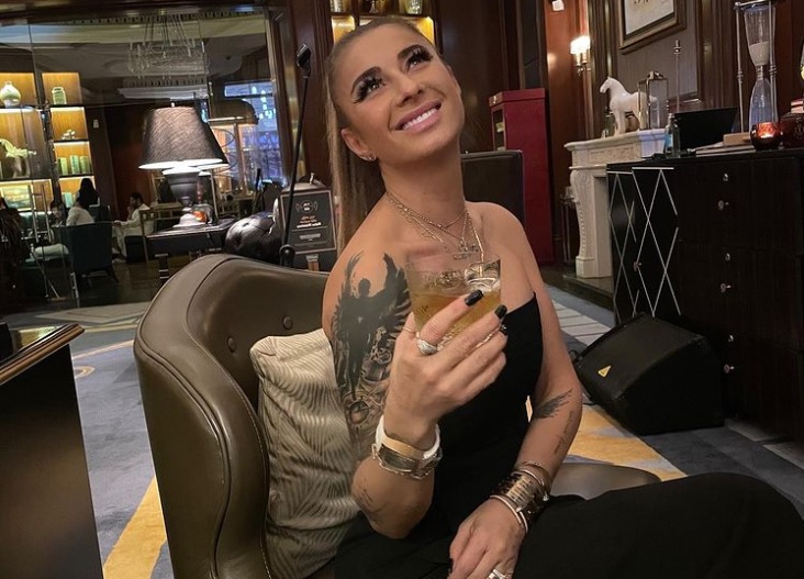 Anamaria Prodan devoalează misterele din jurul soțului ei. Când lucrurile păreau trasate, impresara mai aruncă câte o grenadă: &quot;Lumea oribilă a femeilor ieftine l-au tras cumplit de jos&quot;