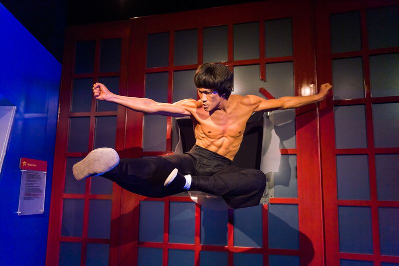 Renumitul „pumn de 1 inch” al lui Bruce Lee