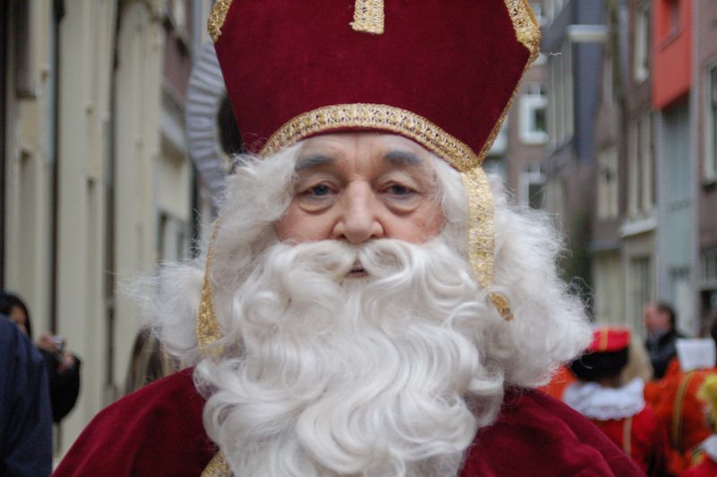 Cum arată Moș Nicolae și care este povestea lui