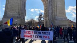 Mesaj împotriva președintelui României, la parada de 1 Decembrie: „Iliescu a chemat minerii, Iohannis a chemat PSD-ul”