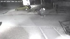 Un nou-născut a fost abandonat la marginea unei păduri, de propria mamă