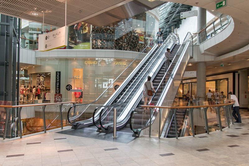 Programul mall-urilor de Crăciun 2021