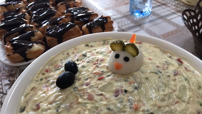 5 idei &icirc;ndrăznețe pentru ornarea salatei de boeuf de Crăciun