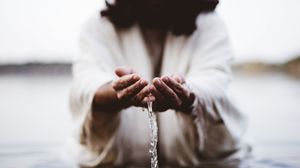 Boboteaza 2022. Ce trebuie să faci cu aghiasma imediat după ce o aduci de la biserică