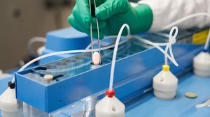 Pfizer anunță că tratamentul anti-COVID-19 „de luat acasă” e bun și pentru Omicron