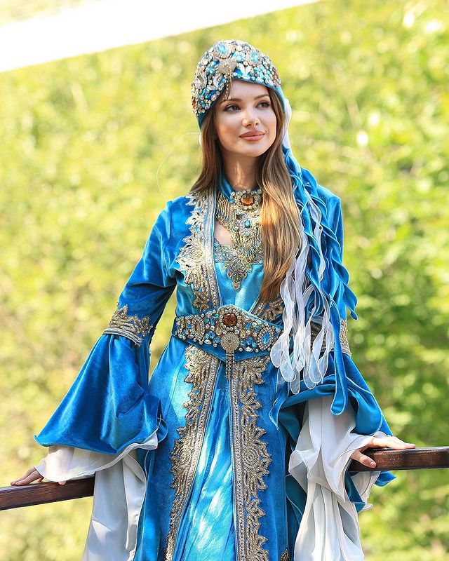 Cine este Otilia Bilionera