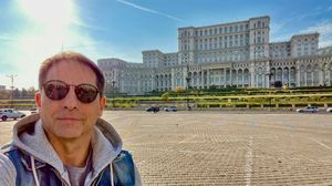 Cum arăta Dan Negru la primul Revelion. Fotografia a fost făcută de regretatul Gil Dobrică