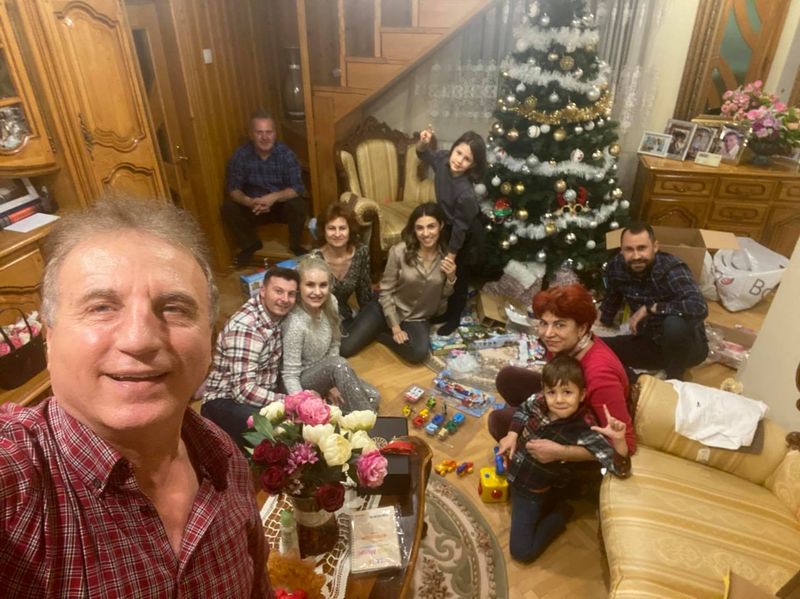Constantin Enceanu, de Crăciun, cu familia Constantin Enceanu petrece de Revelion prin muncă