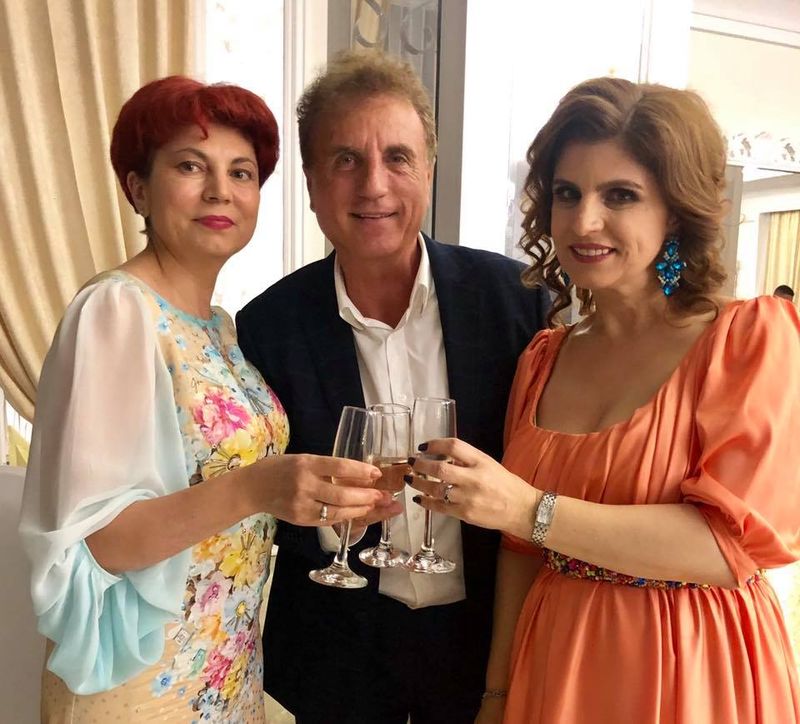 Constantin Enceanu cu soția lui, Angela Enceanu, și Maria Ionescu Căpitănescu Constantin Enceanu petrece de Revelion prin muncă