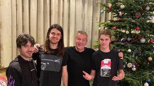 Imagini rare cu Dan Bitman și cei trei fii ai lui! 