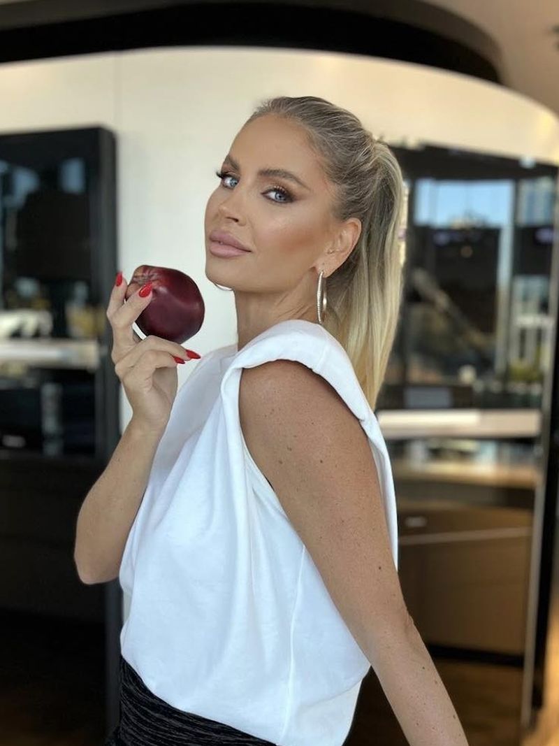 Andreea Bănică, pregătită să-i facă o vizitiă medicului estetician!