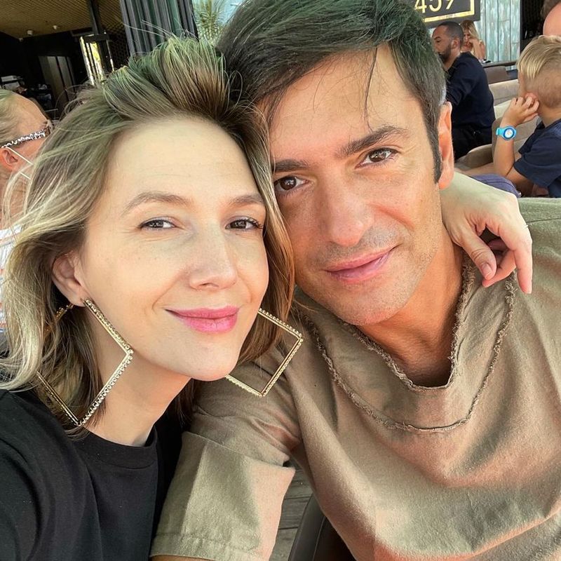 Adela Popescu și Radu Vâlcan Adela Popescu a făcut retrospectiva anului 2021. Dorința sa a devenit realitate și este în culmea fericirii Sunt atât de fericită că îmi bubuie inima!