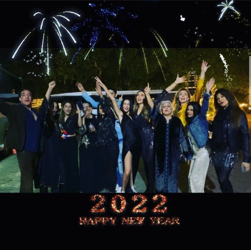 Iulia V&acirc;ntur, alături de prietenii ei