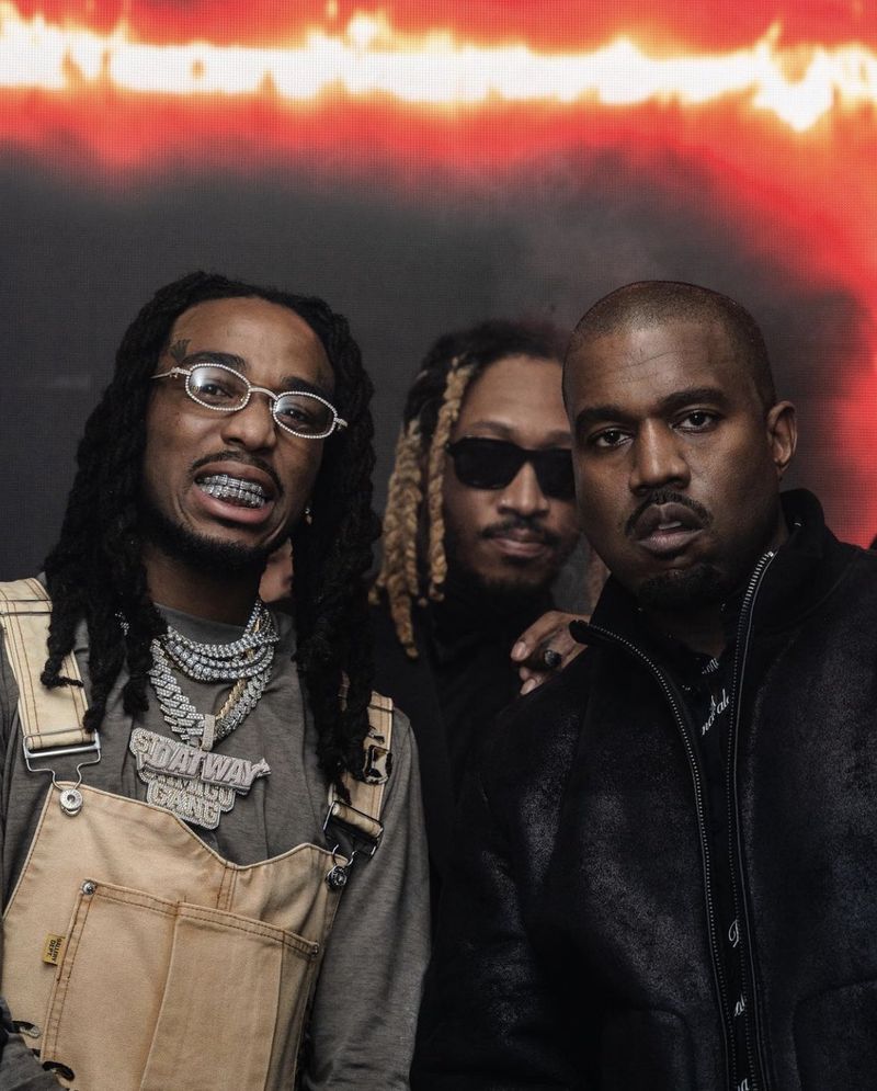 Kanye West îmbină viața de burlac cu munca pentru noul său album
