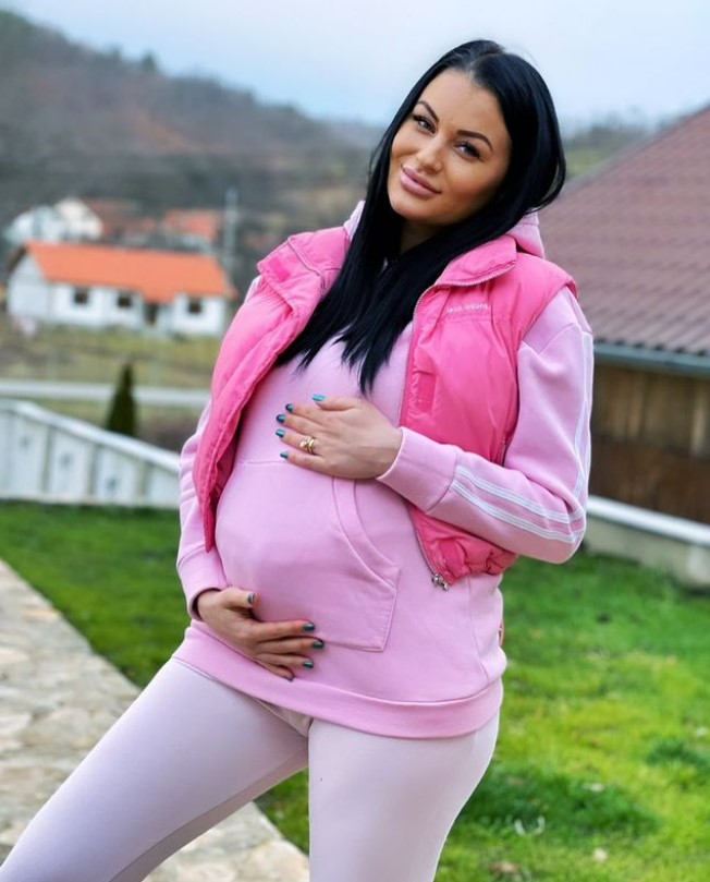 Manuela Oprișiu Manuela Oprișiu