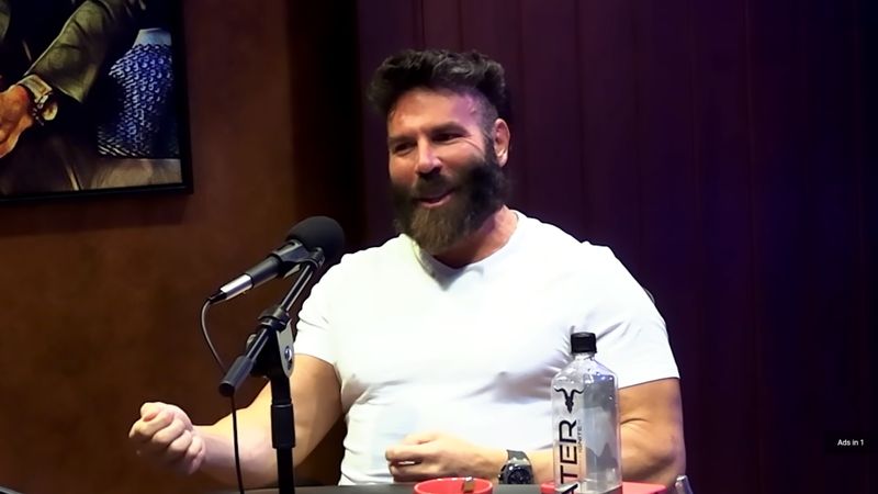 Dan Bilzerian își face griji pentru sănătatea lui The Rock