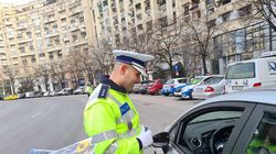 Cele mai folosite scuze de către șoferi, atunci când sunt opriți de polițiști: ”Șefu`, nu am trecut pe roșu, era auriu”