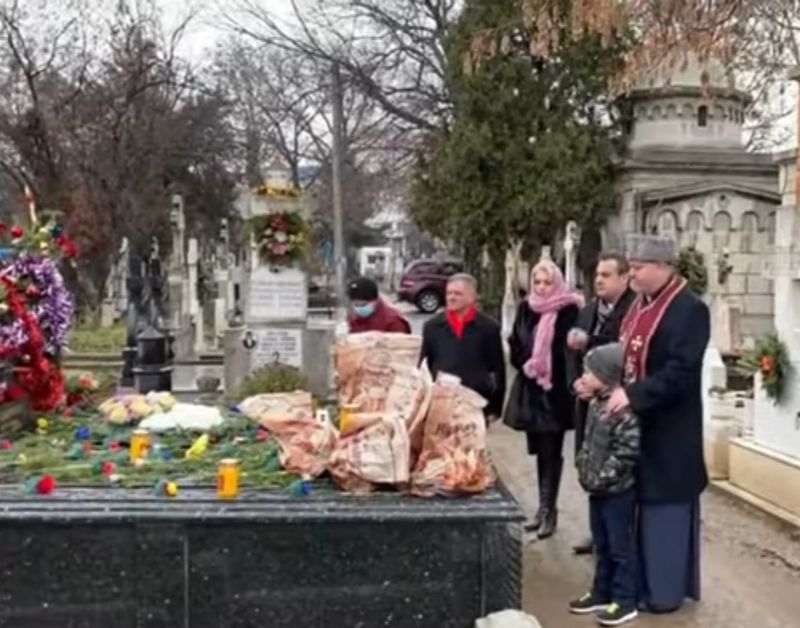 Ionuț Dolănescu și-a comemorat tatăl de Sf. Ion