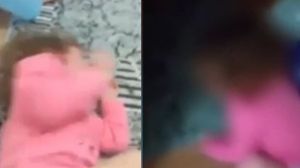 Copil de doi ani, bătut cu bestialitate de mama sa