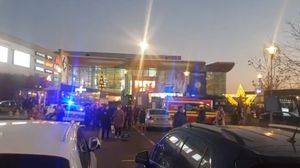 Zeci de persoane au fost evacuate