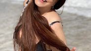 Maria Dragomiroiu, într-un costum de baie cu un decolteu generos