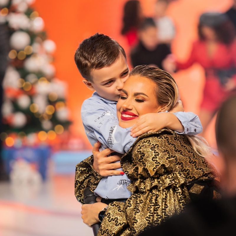 Amna și băiatul ei, Cristian Astăzi este cea mai deprimantă zi din an. Ce fac vedetele de „Blue Monday”