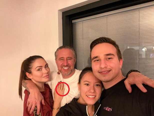 I-a oferit Laurențiu Reghecampf inelul de logodnă iubitei Imaginea postată de antrenor a creat o adevărată isterie pe internet. Dezvăluiri exclusive