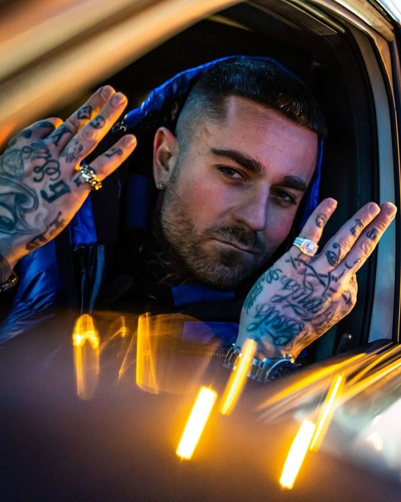 Ce afaceri are TJ Miles