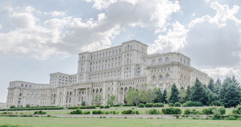 Miturile Casei Poporului pe vremea lui Nicolae Ceaușescu