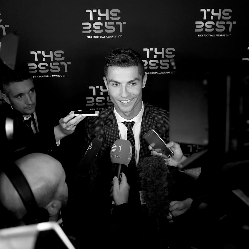 Robert Lewandowski i-a „luat fața” lui Lionel Messi pentru titlul de Fotbalistul Anului 2021