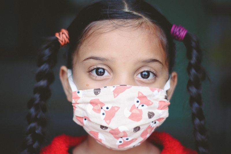 Simptome Omicron. Cum se manifestă Covid-19 la copiii infectați cu noua varianta a virusului SARS-CoV-2