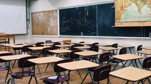 Se închid școlile din nou