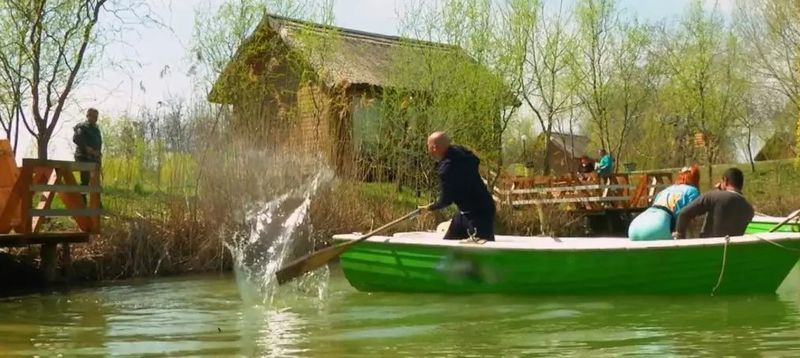 Nea Mărin a aruncat cu pietre după Liviu Vârciu, în timpul filmărilor
