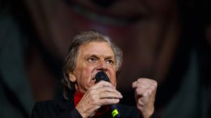 La mulți ani, Florin Piersic! În ziua în care împlinește 86 de ani, marele actor face o mărturisire emoționantă  Faceți bine și mai opriți și voi anii ăștia din goană, să nu mai fugă așa repede, că mai am ceva planuri cu mine și cu voi