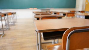 Un elev a murit în sala de clasa, la o zi după ce a ieșit din izolare