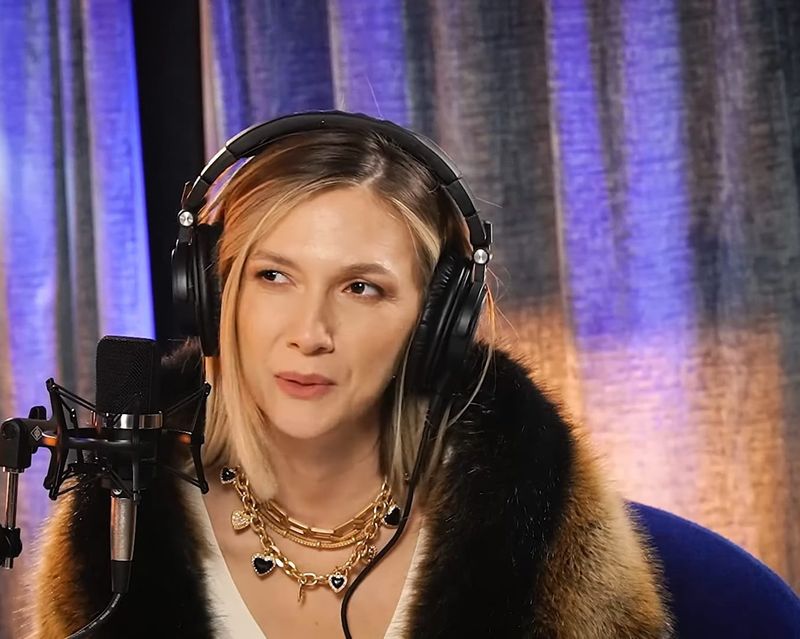 Adela Popescu regretă că nu și-a continuat cariera muzicală