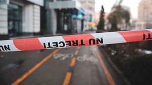 Detaliu teribil din mesajul lăsat de tânărul care s-a aruncat de pe Intercontinental. Ce s-a întâmplat, de fapt, între el și părinții săi Detaliu teribil din mesajul lăsat de tânărul care s-a aruncat de pe Intercontinental. Ce s-a întâmplat, de fapt, între el și părinții săi