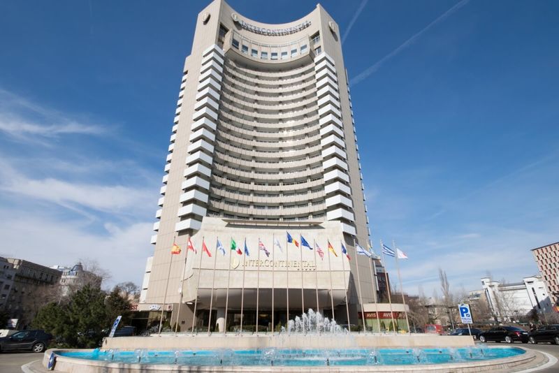 De ce continuă oamenii să se arunce din fostul hotel Intercontinental