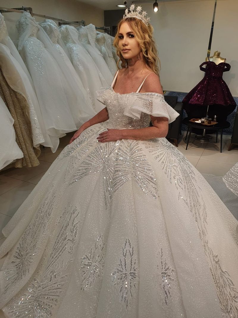  Cornelia Ionescu, prezentatoarea WOWbiz.ro, mireasă în Istanbul