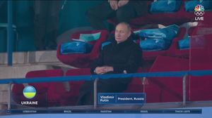 Imaginile care fac înconjurul internetului! Vladimir Putin, gest surprinzător făcut la ceremonia de deschidere Jocurilor Olimpice de Iarnă